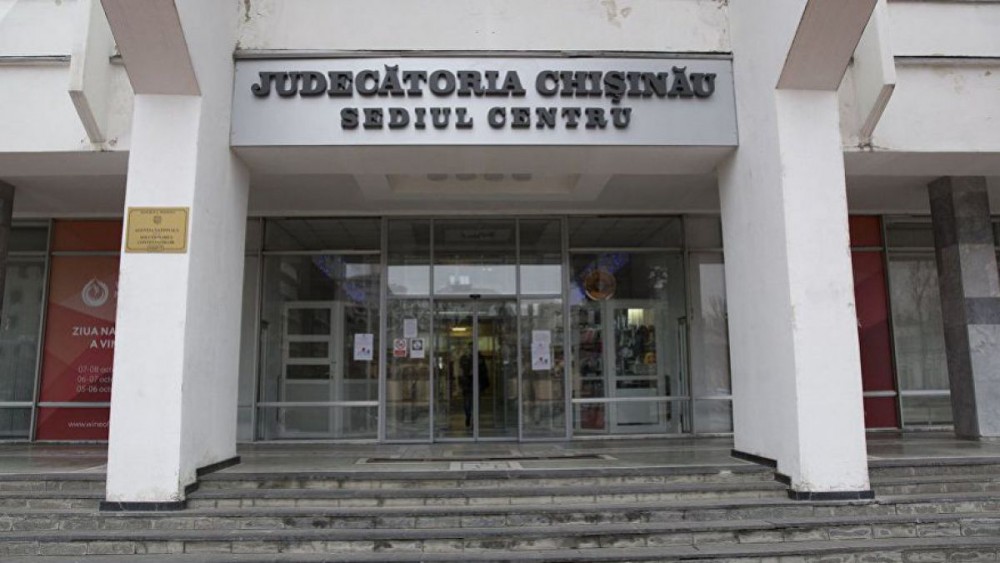 BREAKING NEWS // Alertă cu bombă la Judecătoria Chișinău sediul Buiucani și Centru